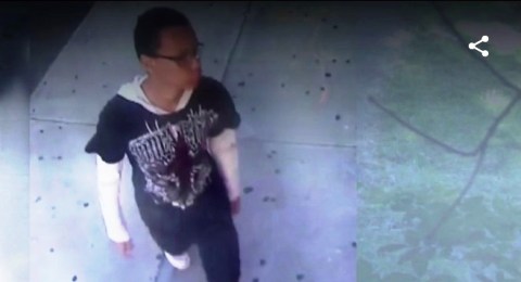 El sospechoso captado en un video de seguridad