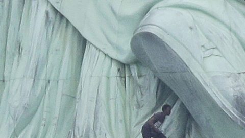 Imágenes de su protesta dieron la vuelta al mundo