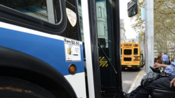 Un estudio de MTA (2015) reveló que el 11% de los pasajeros en día laborable son mayores o discapacitados