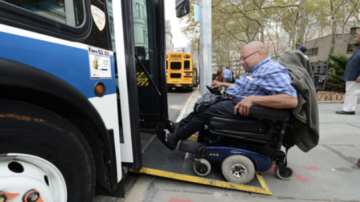 Un estudio de MTA (2015) reveló que el 11% de los pasajeros en día laborable son mayores o discapacitados