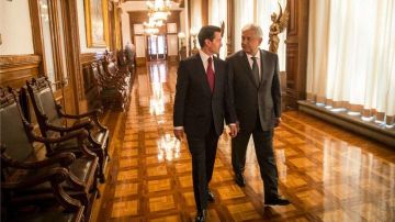 La transición entre el presidente Enrique Peña y López Obrador es "inédita".