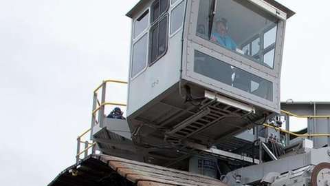 La NASA construyó este vehículo para transportar cohetes.