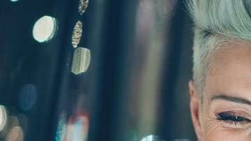 ¿Cómo colocas tus manos cuando escribes en el celular?