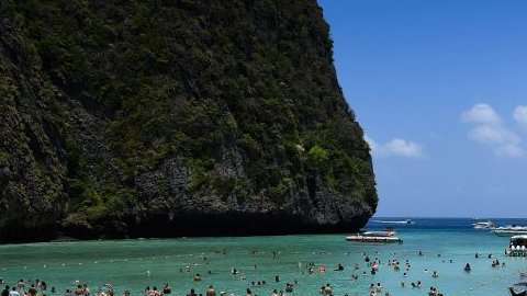 Maya Bay en Tailandia se hizo famosa y ahora tuvo que cerrar.