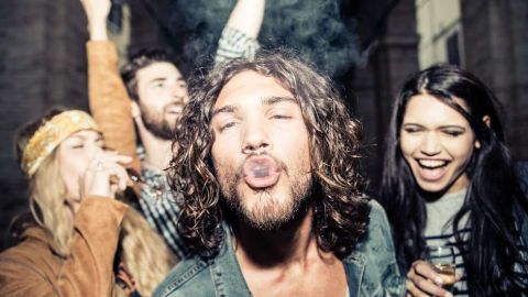 Los impuestos al tabaco reducen su consumo.