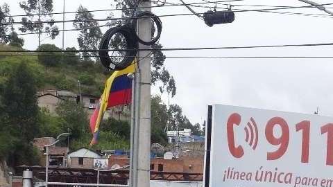 Venezolanos esperan en el paso de Rumichaca en Tulcán, Ecuador