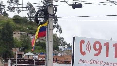 Venezolanos esperan en el paso de Rumichaca en Tulcán, Ecuador
