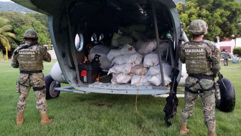 Autoridades decomisan casi 2 toneladas de cocaína en Acapulco.