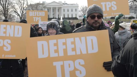 Cientos de miles serían deportados al terminal su TPS.