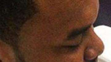 Con ayuda de familia, amigos y de una página en internet que recibe donaciones, Carlos cría a sus cuatro hijos luego de que su mujer muera en el parto.