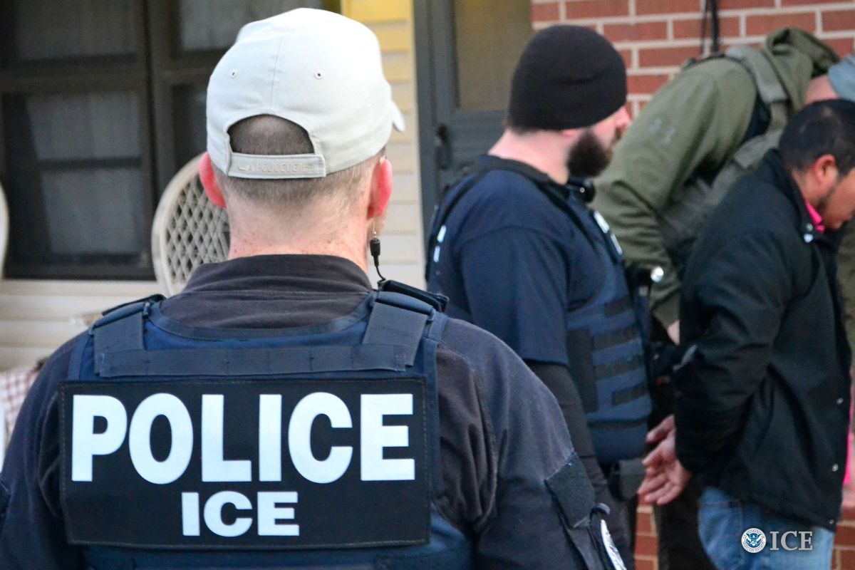 El reingreso al país tras una deportación es un delito federal.