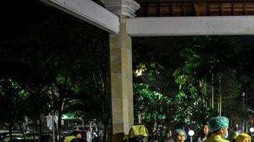 Un fuerte sismo sacude isla de Indonesia.