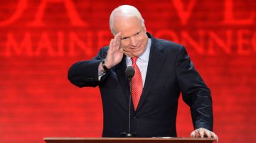 El senador John McCain.