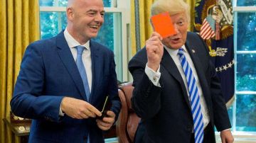 El presidente Donald Trump aprovechó para sacarle la tarjeta roja a los reporteros
