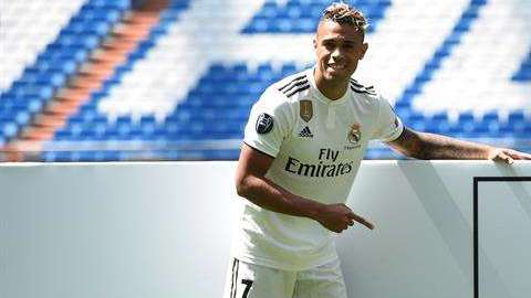 Mariano Díaz fue presentado oficialmente como nuevo jugador del Real Madrid