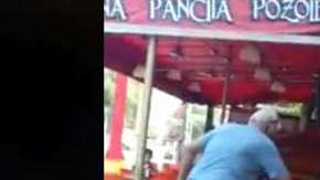 Las imágenes han causado indignación en las redes sociales.