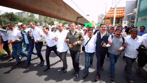 Alejandro Murat encabezó la manifestación.