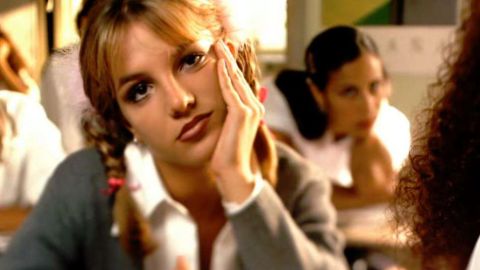 Britney Spear en el vídeo de "Baby One More Time".