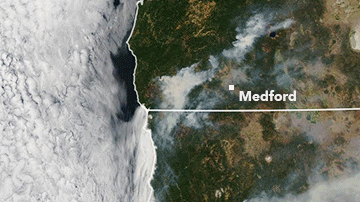 El humo de los incendios del Oeste cubre varios estados. Cortesía Observatorio de la Tierra/NASA