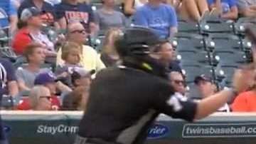 El batflip de Nick Castellanos y la 'atrapada' del umpire.