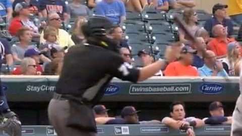 El batflip de Nick Castellanos y la 'atrapada' del umpire.