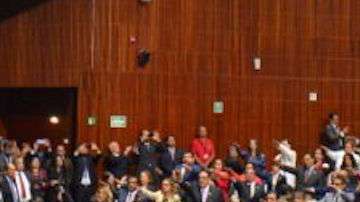 Pase de lista de los 43 estudiantes de Ayotzinapa en el Congreso de México.