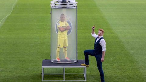 Santi Carzola fue presentado en Villarreal con un espectacular acto de magia