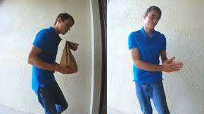 Un ladrón roba un paquete pero se arrepiente después.