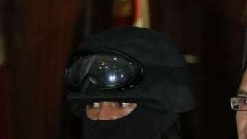 Se presentó con una identificación falsa.