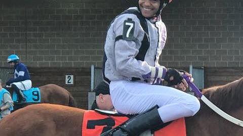 El jinete dominicano Jose Francis Rojas sobre uno de los caballos.