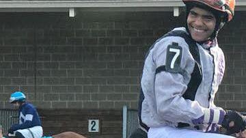 El jinete dominicano Jose Francis Rojas sobre uno de los caballos.