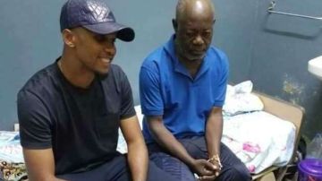 Samuel Eto'o y Norbert Owona, quien ahora vive en condición de calle