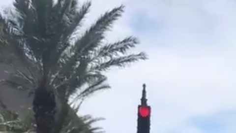 La Policía acordonó varias cuadras en torno al centro comercial.