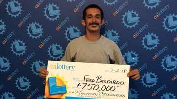 Fred Bastardo celebra su extraordinario día de premios.