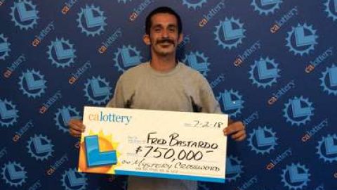 Fred Bastardo celebra su extraordinario día de premios.