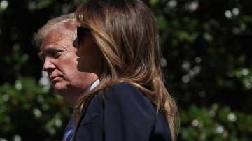 El presidente Trump insulta constamente a pesonas en Twitter y su esposa lidera campaña contra "bullying".