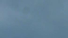 Una ambulancia transporta heridos del avión de AeroMéxico que cayó en Durango.