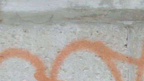 Familiares esperan los cuerpos de 11 personas asesinadas en Ciudad Juárez.