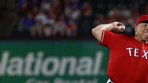 Bartolo Colon de los Texas Rangers ya es el pitcher latino con más victorias en las Mayores.  (Foto: Ronald Martinez/Getty Images)