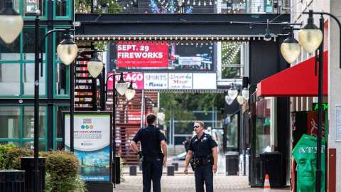 Policías en Jacksonville.  Mark Wallheiser/Getty Images