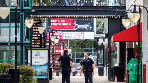 Policías en Jacksonville.  Mark Wallheiser/Getty Images