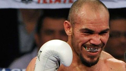 El púgil mexicano Ray Beltran expondrá su título de los Ligeros este sábado en Glendale.  (Foto: David Becker/Getty Images)