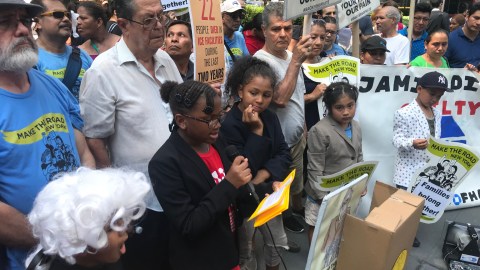 La protesta se realizó a las afueras de las oficinas de JPMorgan en Midtown.