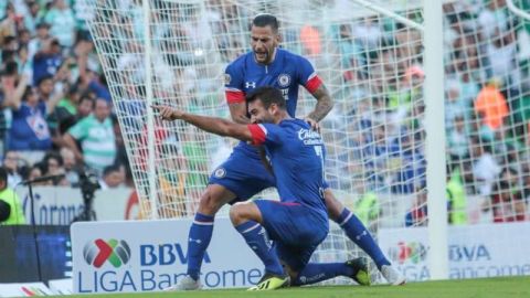 Martín Cauteruccio festeja su gol ante Santos Laguna. Cruz Azul sigue invicto. (Foto: Imago7)