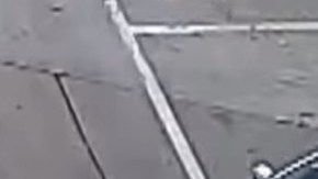 Impresionante atropello doble a una niña que sale indemne.