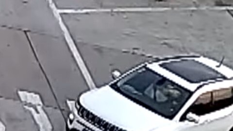 Impresionante atropello doble a una niña que sale indemne.
