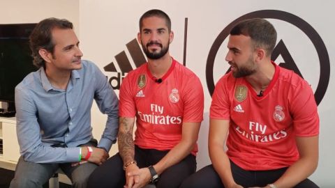 Mayoral (dcha.) e Isco (centro) durante la entrevista con El Diario NY.