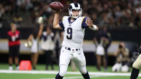 Luis Pérez completó 8 de sus 15 pases en su debut con los Rams.