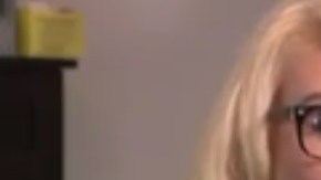 Kristin Davis mantiene una relación intermitente con la política y los escándalos