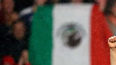 Hirving Lozano marcó un golazo en el triunfo 3-0 del PSV sobre BATE